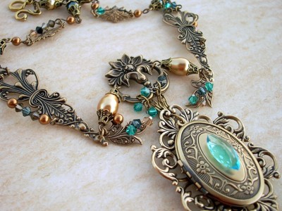 Emerald_Dragon_Golden_Amulet_2_by_Aranwen.jpg