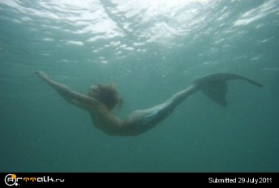 06.Hannah-Fraser_Swimmin-in-Galapagos-2005.jpg
