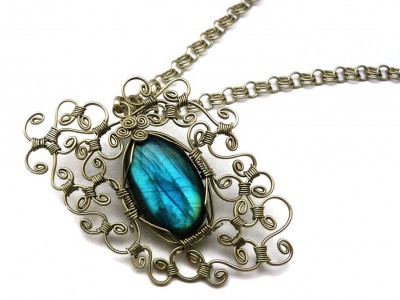 wire_wrap_necklace_with_labradorite_stone_by_hyppiechic-d4rjqvt.jpg